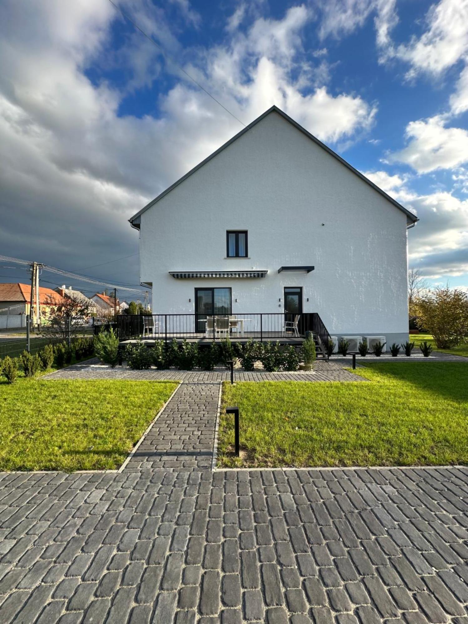 Buekfalva Np2 Apartman Екстериор снимка